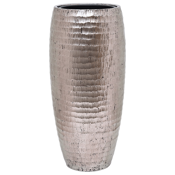 Luxe pot van Baq, serie Opus Hammerd in de kleur zilver. De pot heeft een hoogte van 65 cm